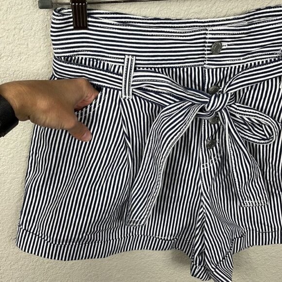 Gap High Rise Pleat Front Striped Cuffed Paperbag Shorts Button Fly Sz 8 - Picture 5 of 14